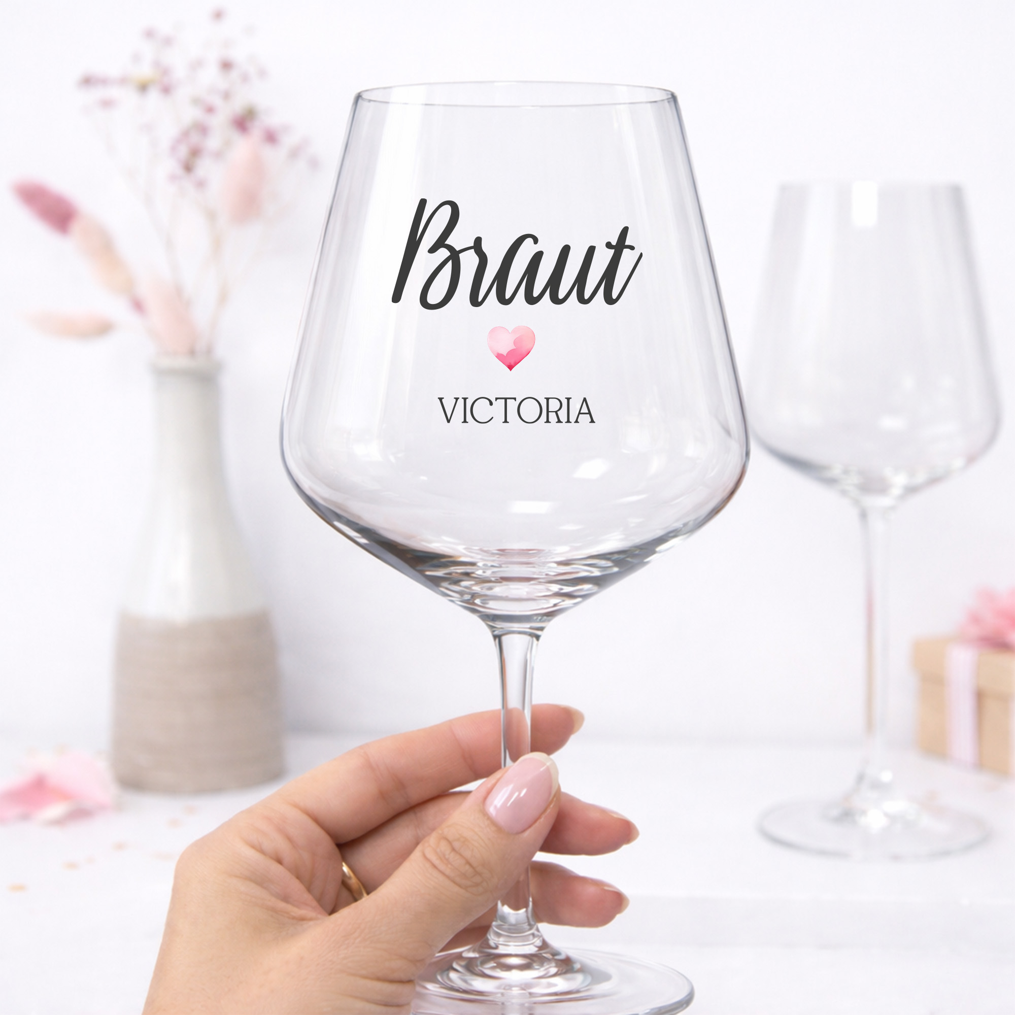 Weinglas Braut personalisiert mit Name – Geschenk für Braut – Hochzeitsglas mit Herz – JGA Geschenk Bride
